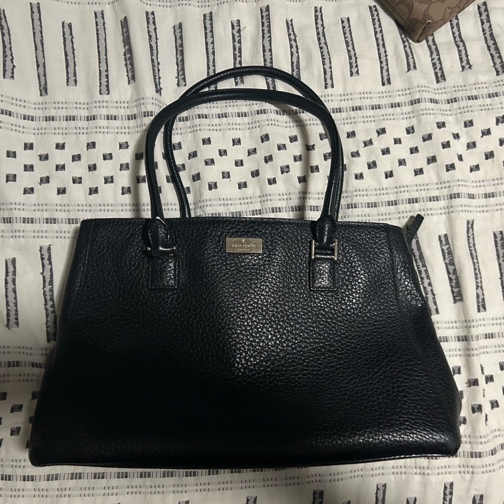 Kate spade pebble black purse great condition